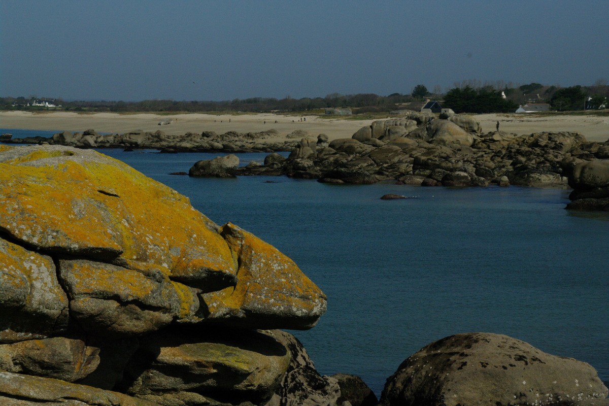paysage bord de mer et sentier de randonnée