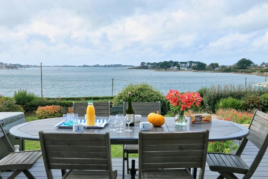 Petit déjeuner face à la mer