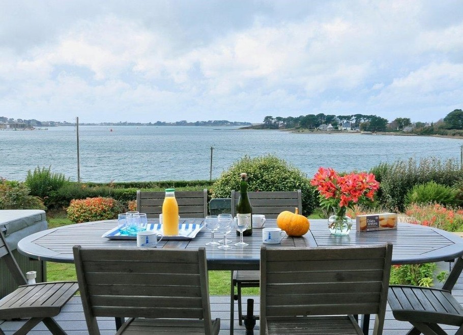 Petit déjeuner face à la mer
