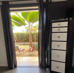 Chambre fournaise donnant sur jardin