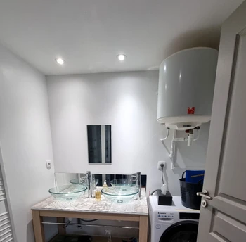 VIEW OF BATHROOM WITH WASHBASINS