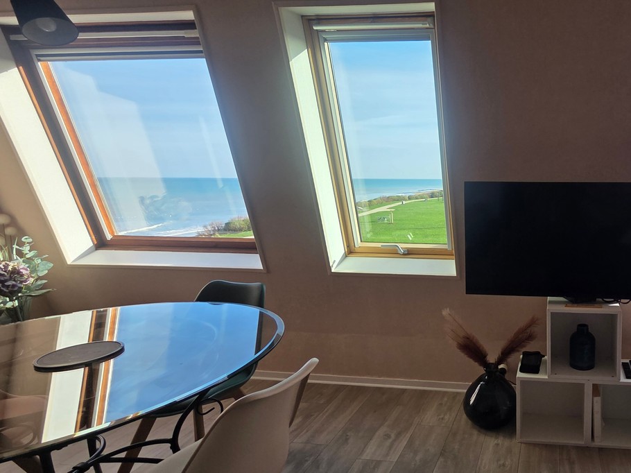 Flat in Bernières sur Mer facing the sea