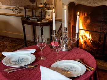 Dîner aux chandelles, feu de cheminée, produits frais de qualité