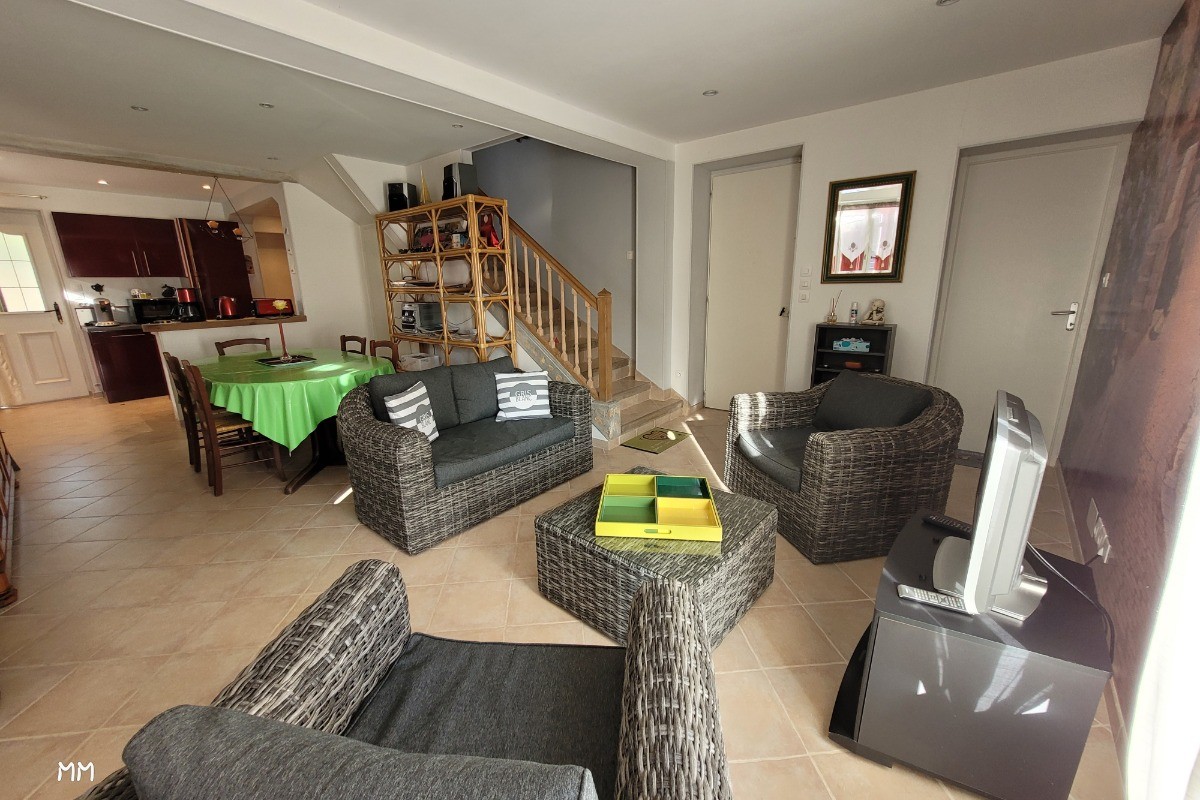 Salon et accueil repas.