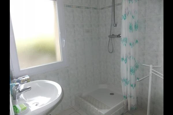 Location - Maison de vacances - Plaintel - Salle d'eau / WC au RDC