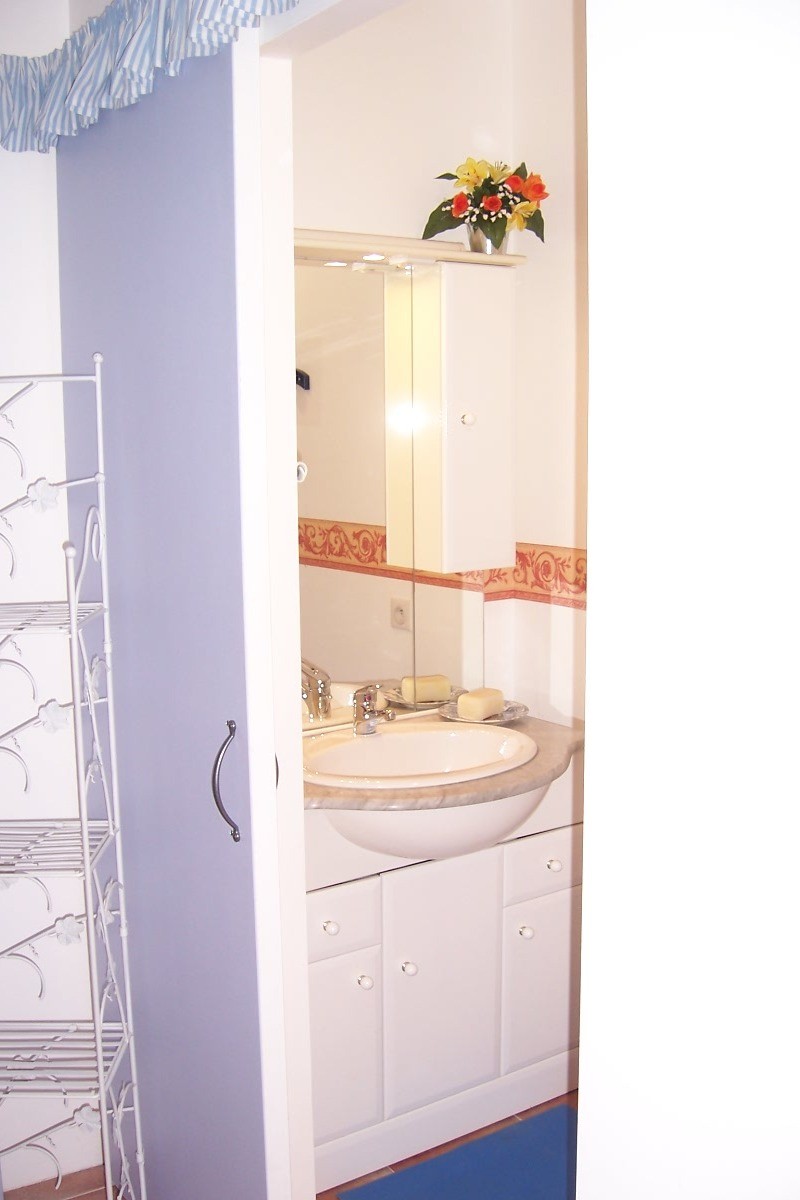 WC indépendant (côté lavabo)
