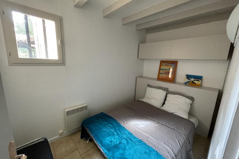 Chambre lit 140 pour 2 personnes rez de chaussée