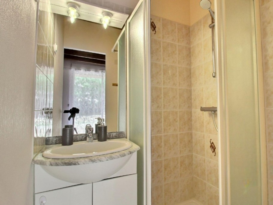 Salle de douche privative chambre 2