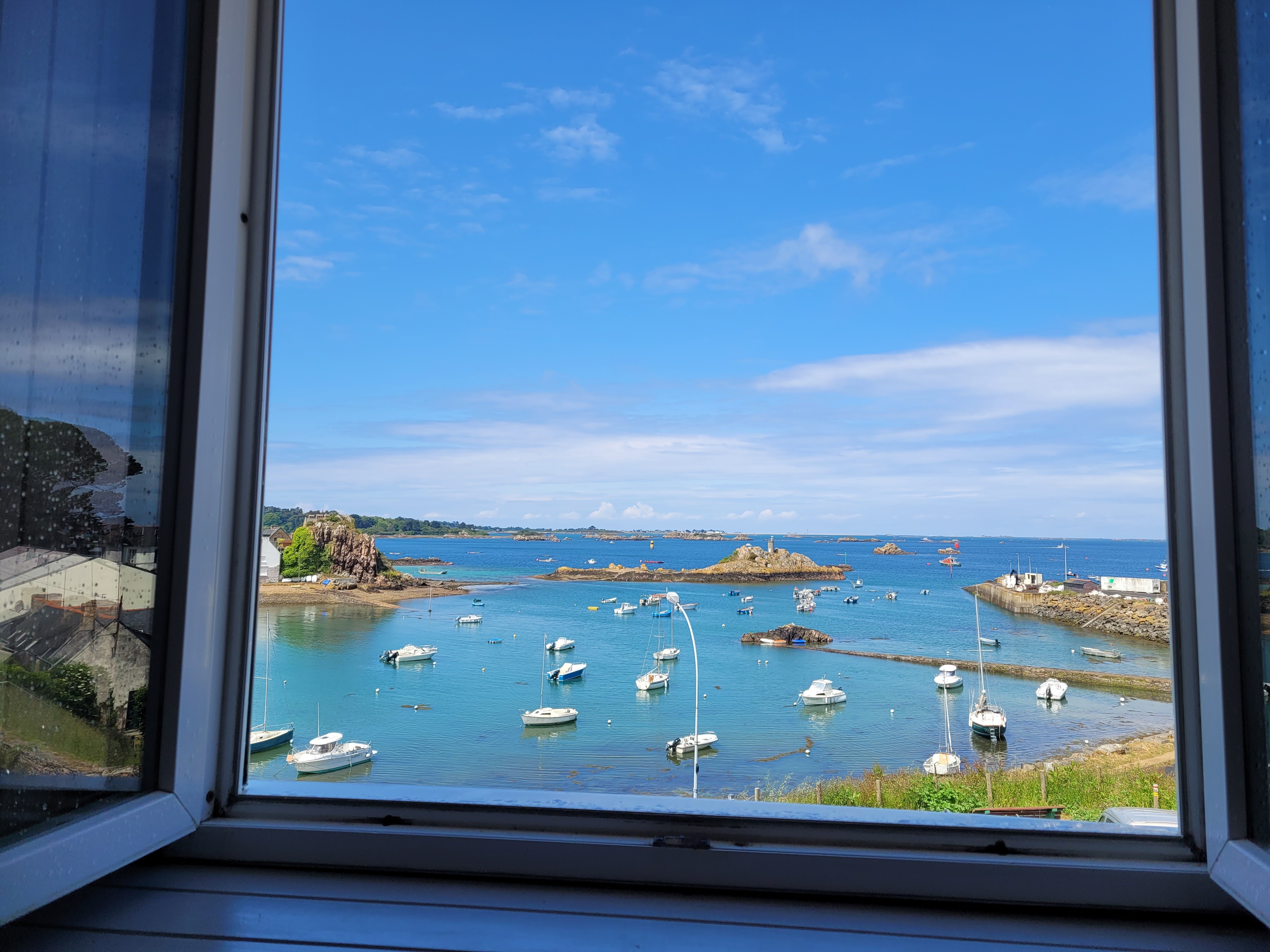 FLOURY, location clévacances, Port de Loguivy, deuxième chambre vue sur le port