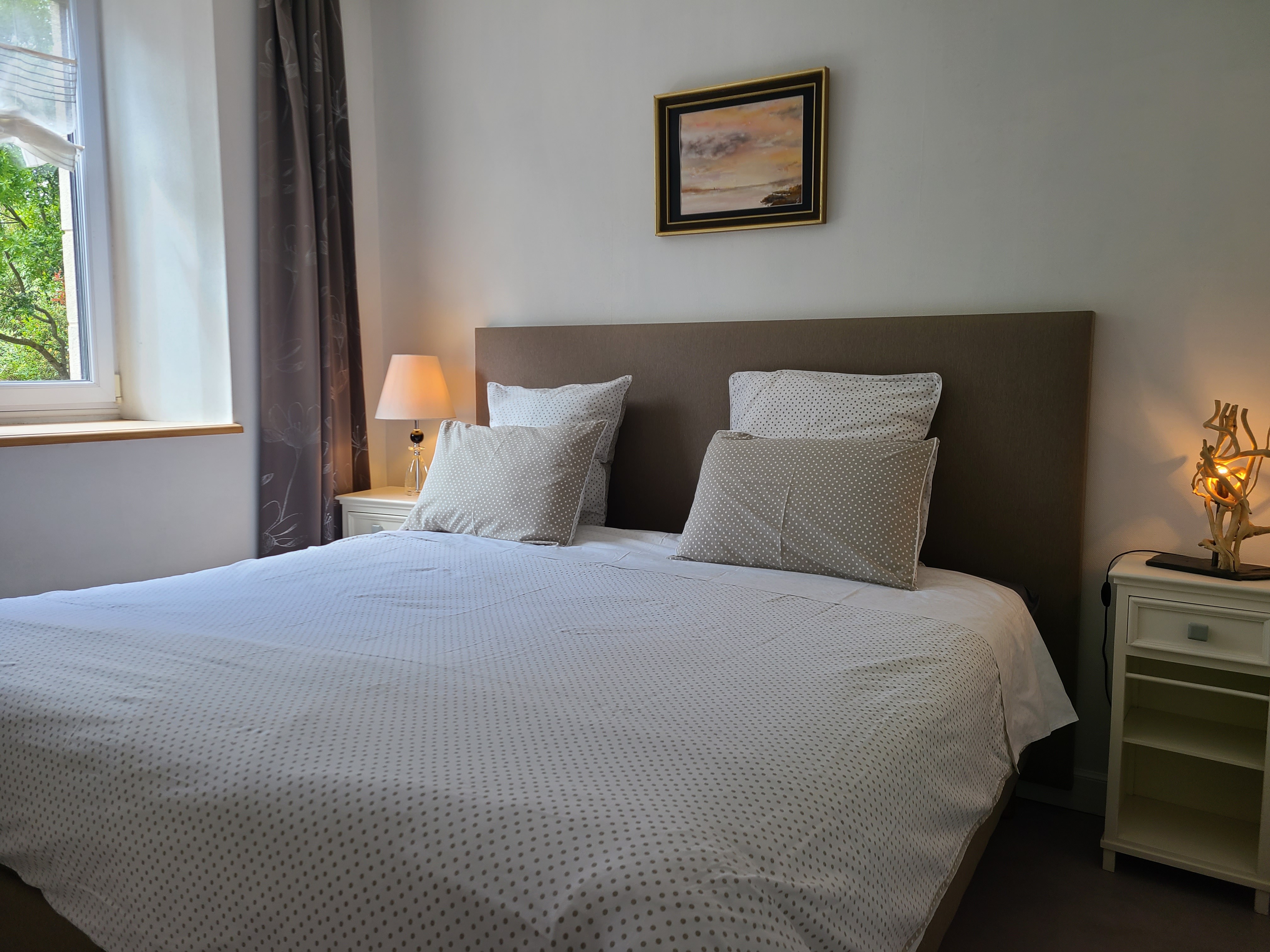 Bedroom with 180 cm bed