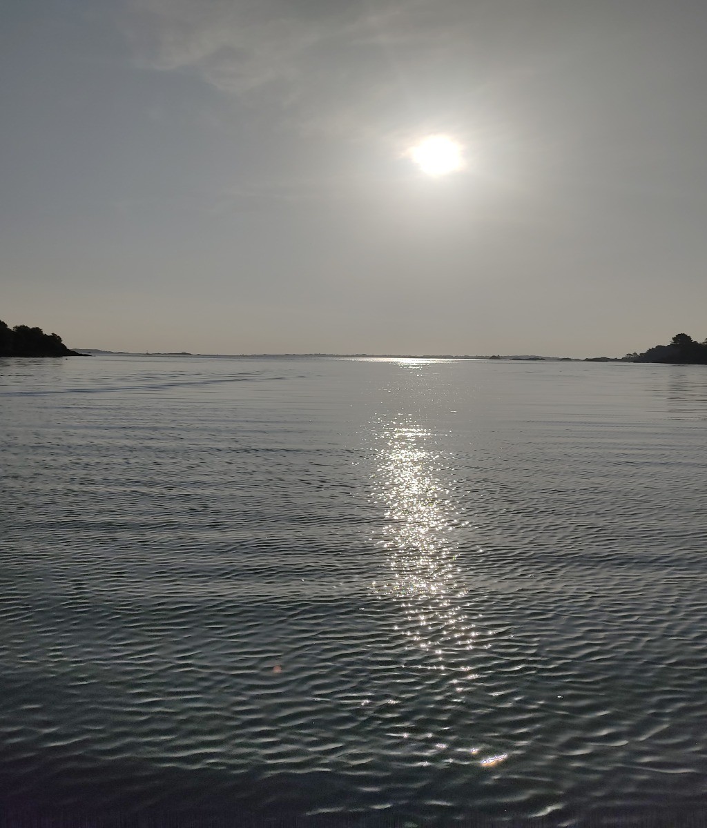 Clévacances - VILLA POUR 6 PERSONNES - VUE MER  - 5 MINUTES D'UN SITE MAGNIFIQUE - LANMODEZ