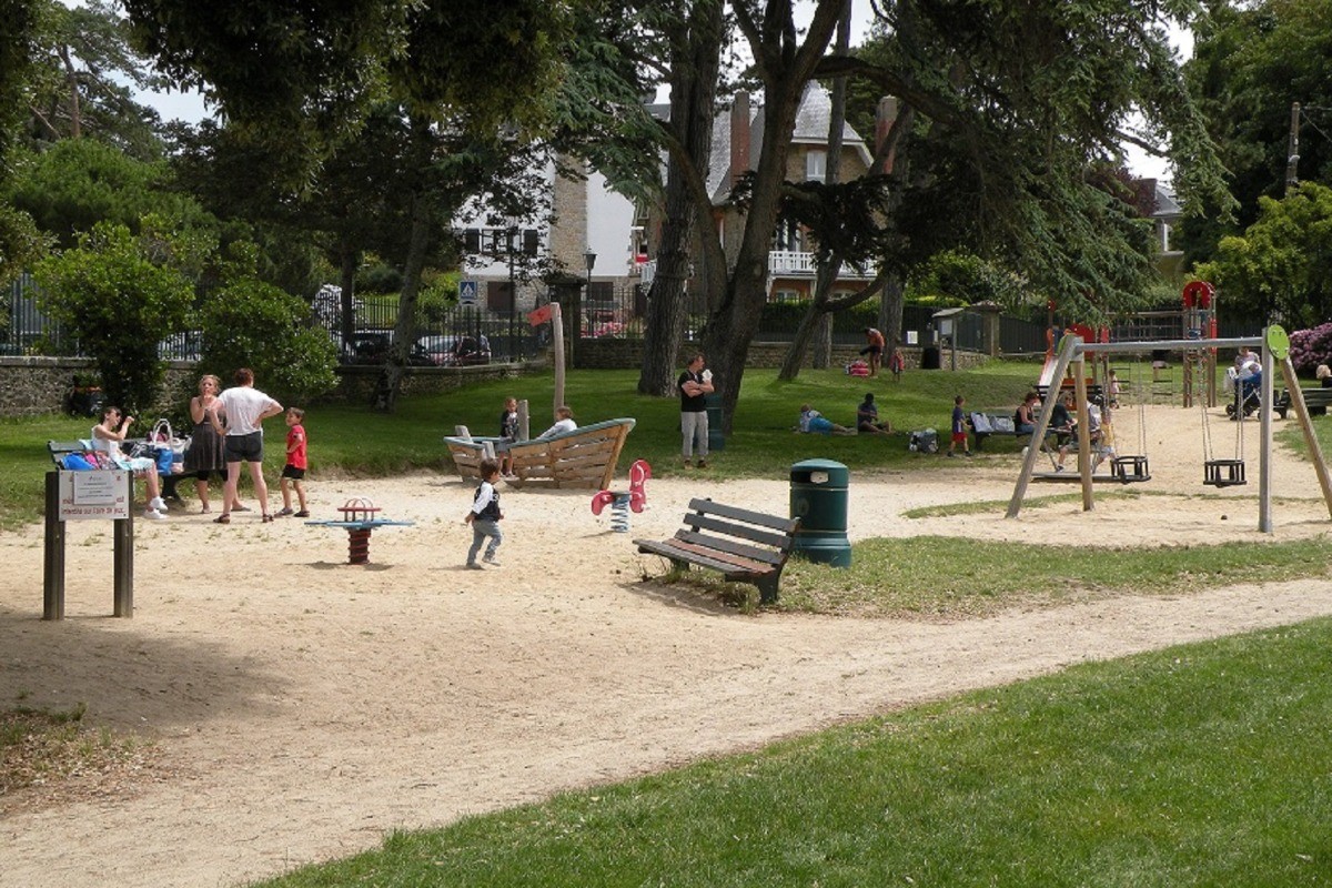 Port-Breton - children's games