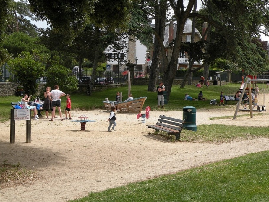 Port-Breton - children's games