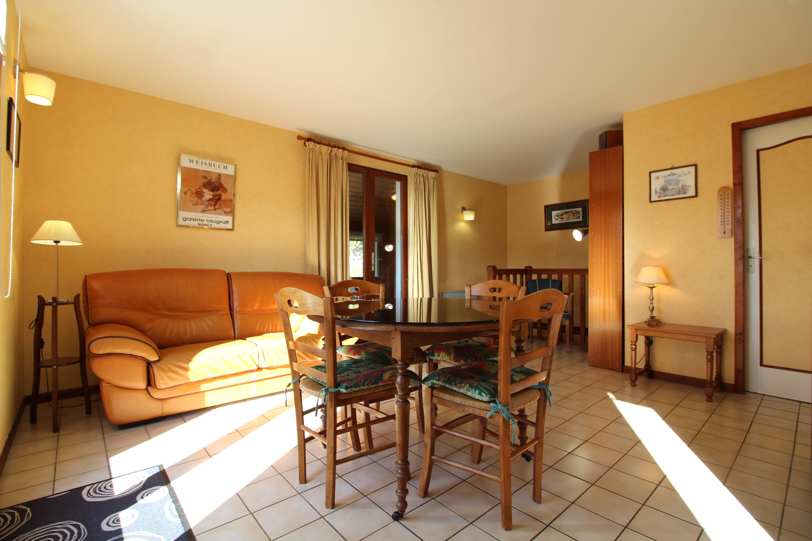 Salon/ séjour - Chalet de Grany, indépendant, avec vue panoramique sur le lac de Gérardmer