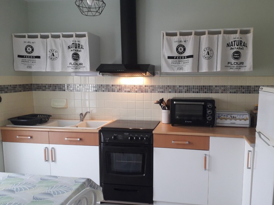 Cuisine aménagée Gîte LES THUYAS