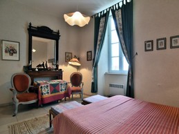 Chambre des parents vue du lit double