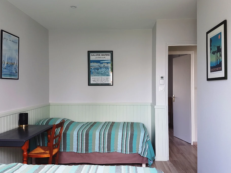 chambre verte 2 lits placard