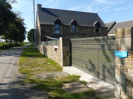 entrée du gîte avec portail coulissant