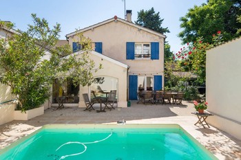 Chambre d'hotes dans une "maison de campagne dans la ville. "La Cerisaie vous attend à Lyon