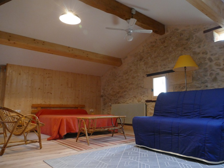 la mezzanine est spacieuse et lumineuse