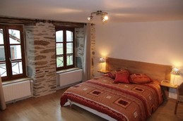 ARPAJON SUR CERE GITE DES BOULEAUX CHAMBRE 1