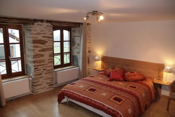 ARPAJON SUR CERE GITE DES BOULEAUX CHAMBRE 1