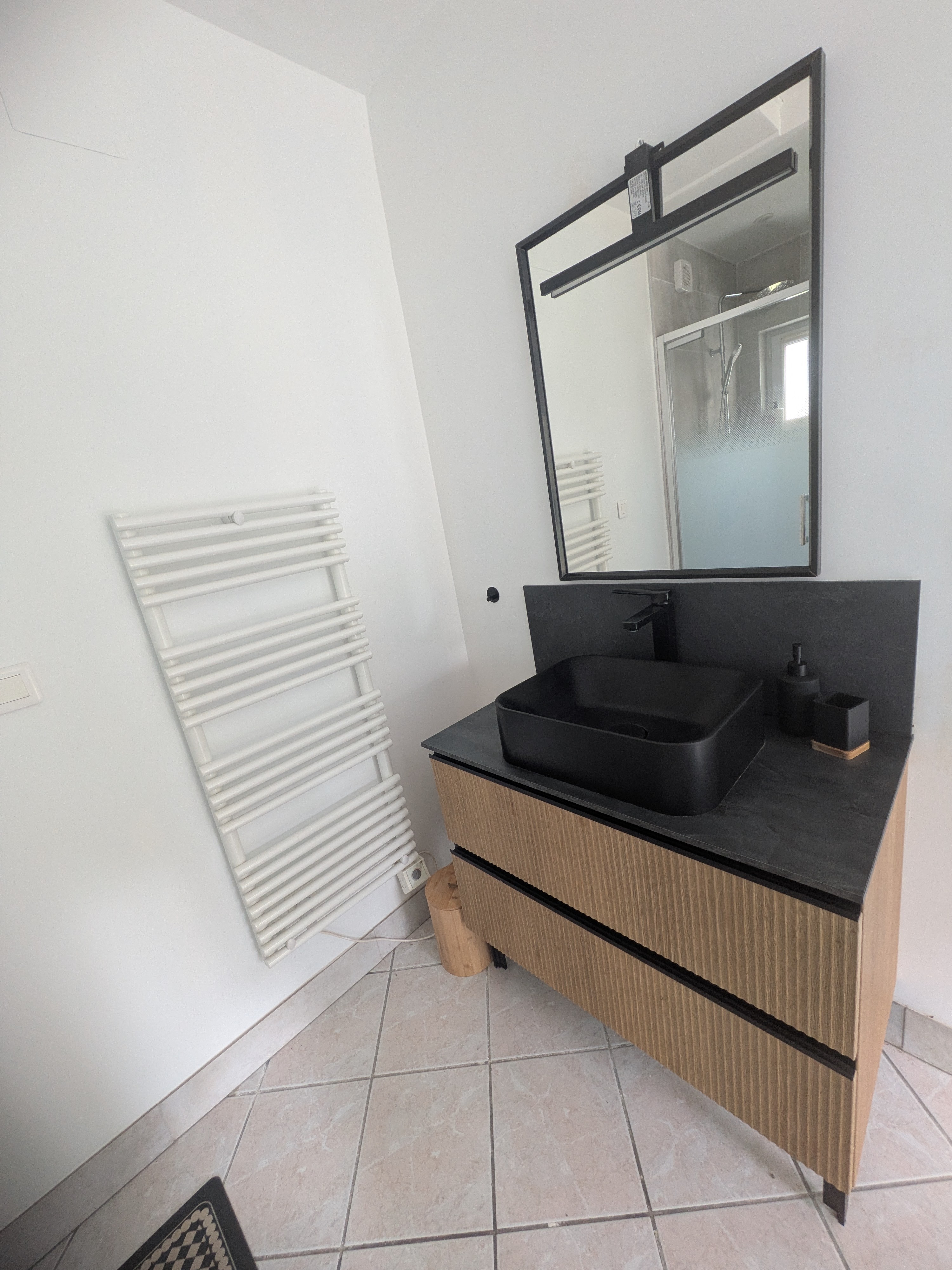 Shower room in bedroom