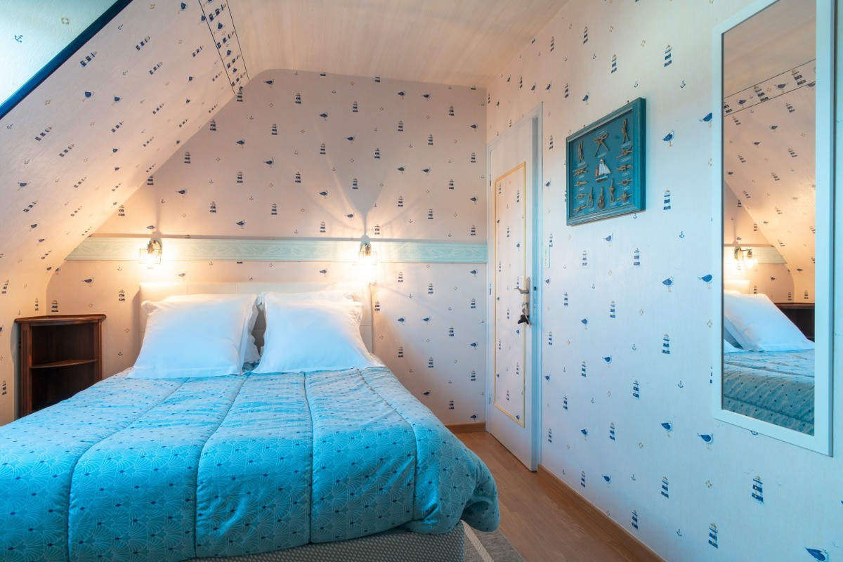 Etage: Chambre n°3 avec lit 140 et bureau