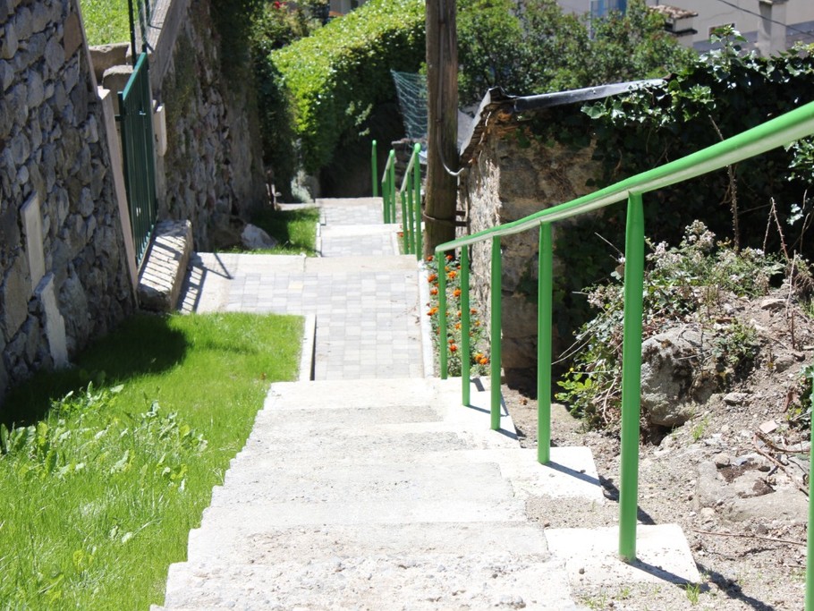 Escalier d'accés au gîte