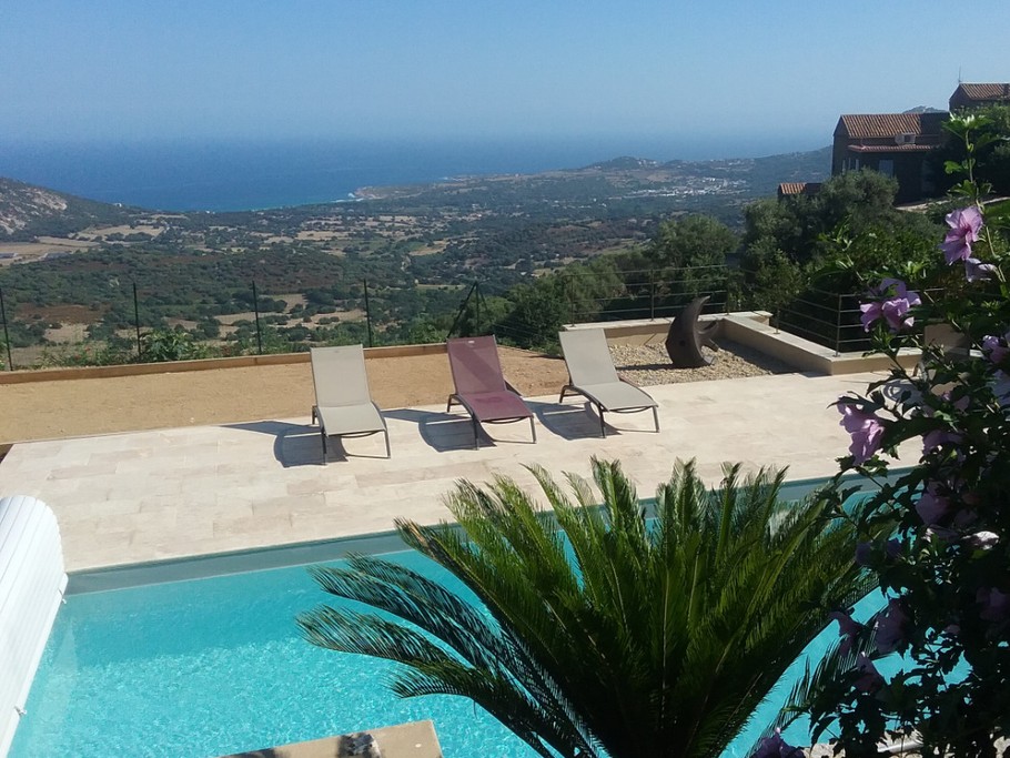 piscine et vue panoramique