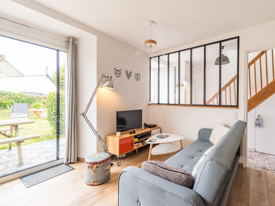 TROADEC holiday rentals in Clévacances, Trévou-Tréguignec and Trestel: ground-floor living room and kitchen