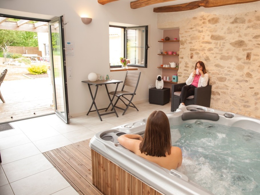Spa privatif intérieur en libre accès