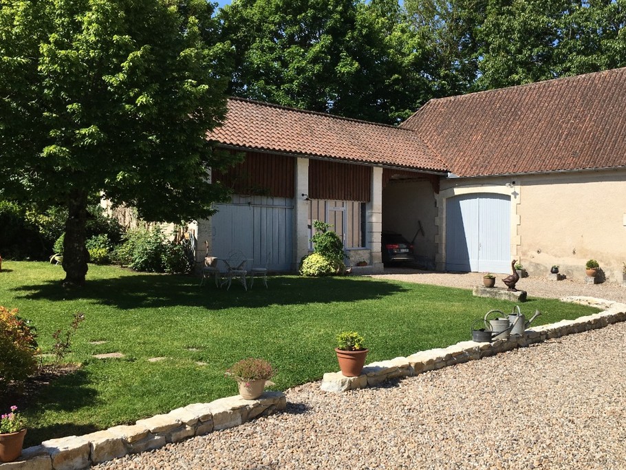 Vue d'ensemble de la cour