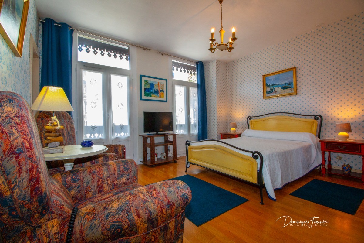 Chambre spacieuse avec lit double en 140