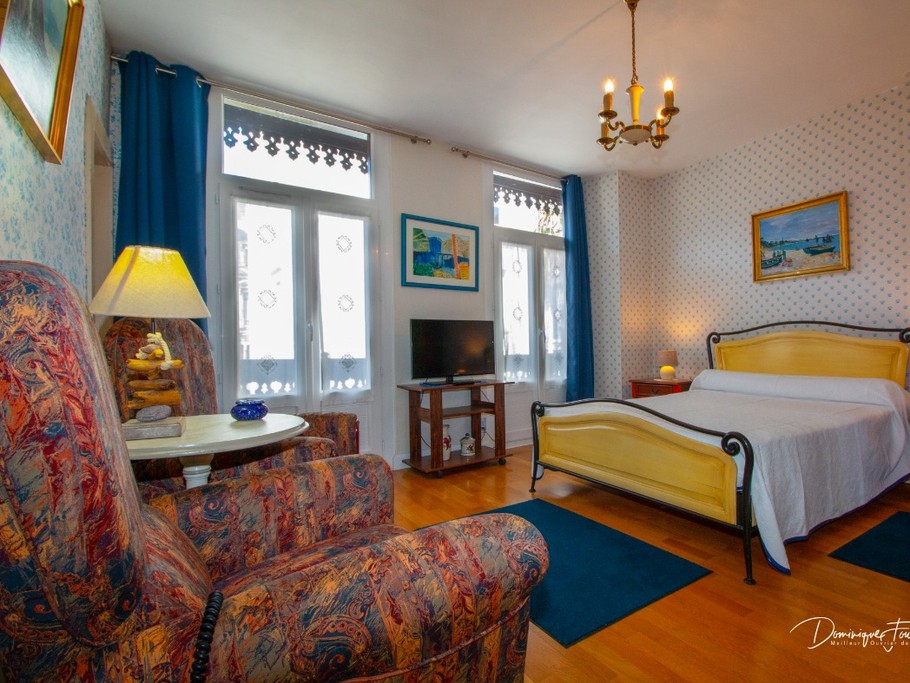 Chambre spacieuse avec lit double en 140