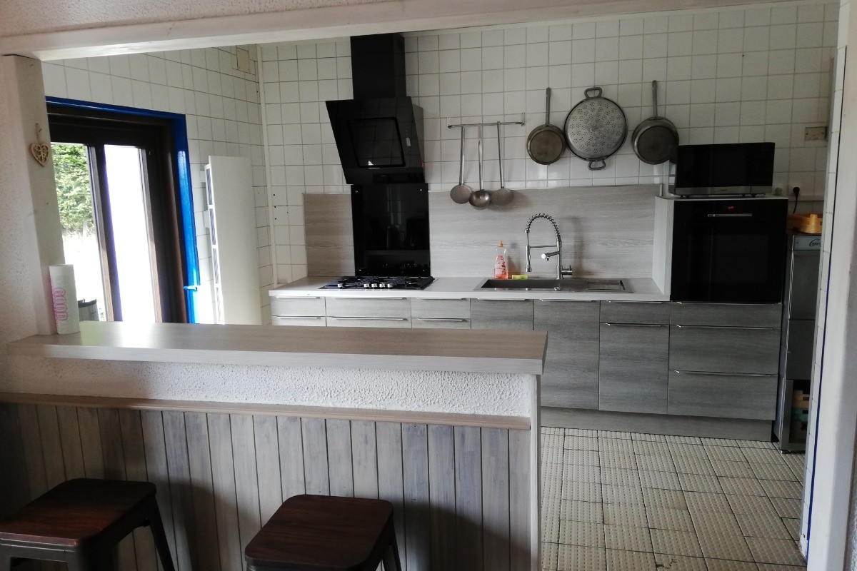 Grande cuisine équipée pour 15 personnes - Gite PRIVATIF La Vosgienne SPA&SAUNA proche Gérardmer