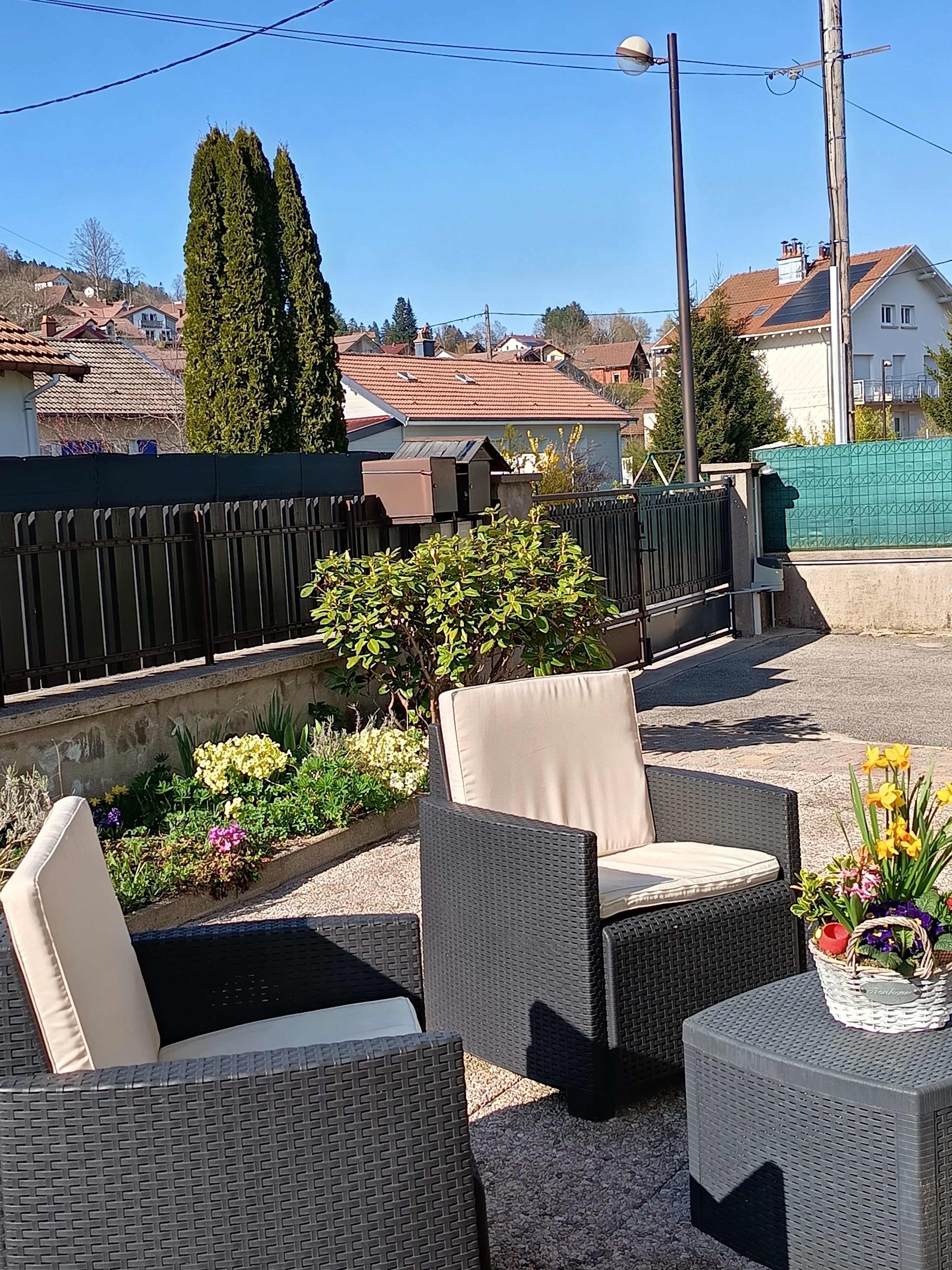Quand le printemps s'invite sur la terrasse - Séjour à Gérardmer - Appartement proche du centre ville, entre lac et nature
