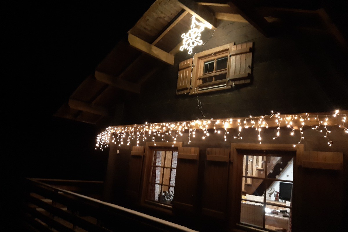le chalet illuminé pour les fêtes