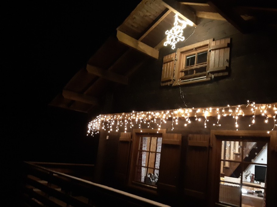 le chalet illuminé pour les fêtes