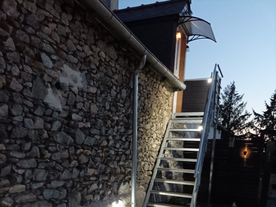 BIGOT, Pludual, Clévacances holiday rental, well-lit entrance