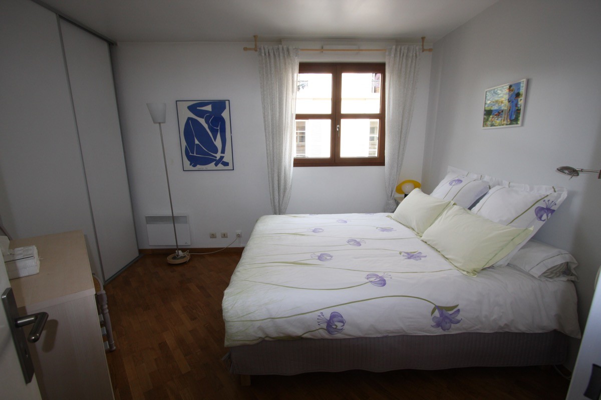 Chambre 2 personnes - grand placard de rangements avec penderie