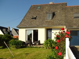 Parking privatif devant la maison. Stationnement facile et gratuit devant la maison