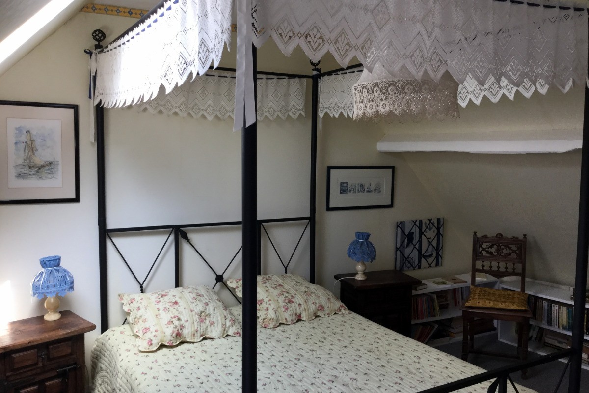 La chambre 1 au second étage avec baldaquin