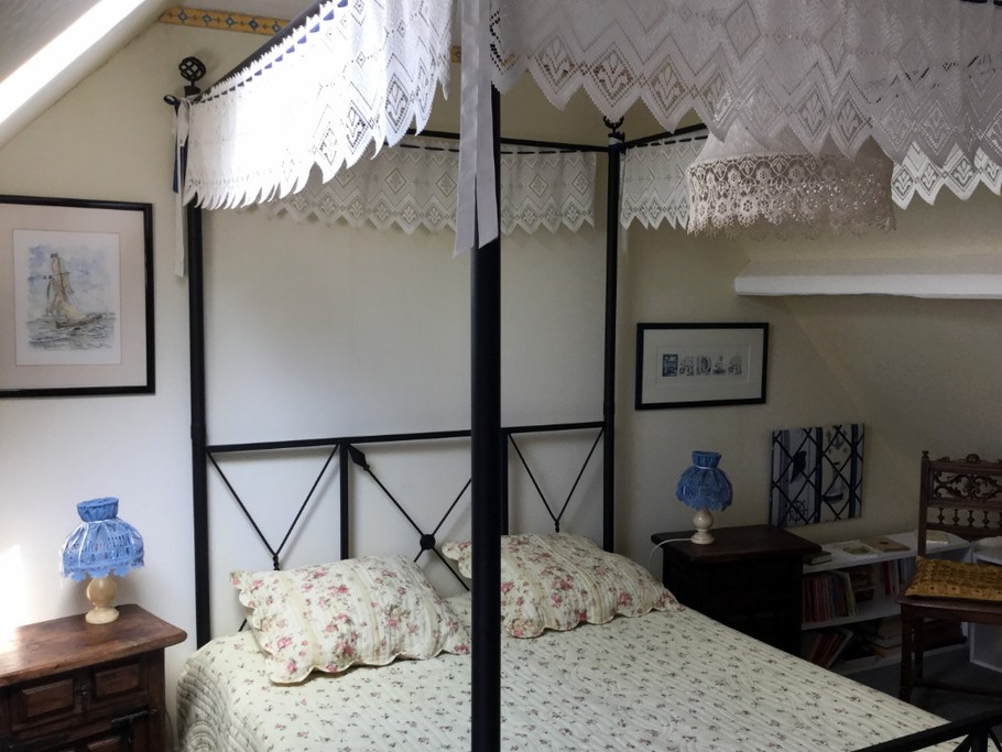 La chambre 1 au second étage avec baldaquin