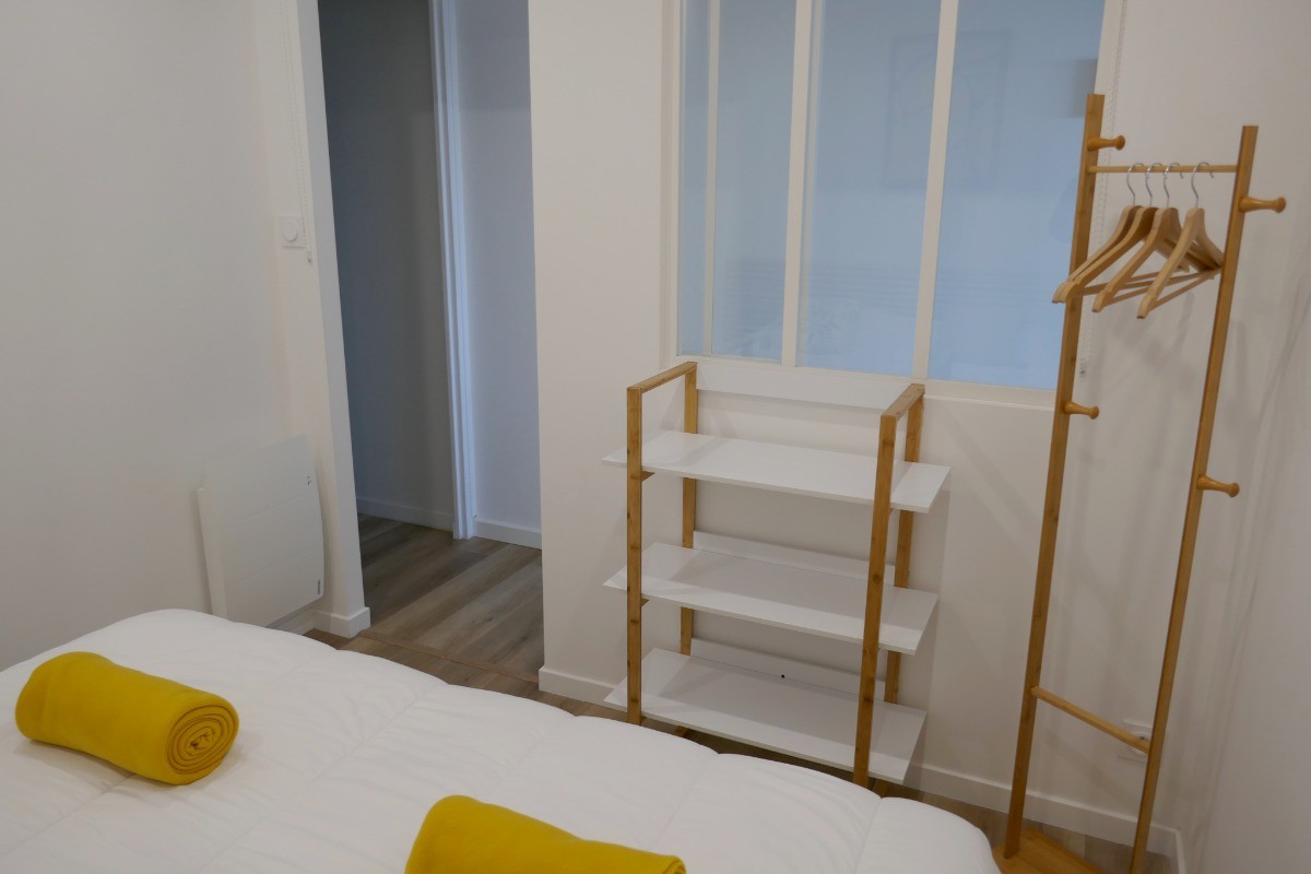 coin nuit séparé par verrière + porte coulissante