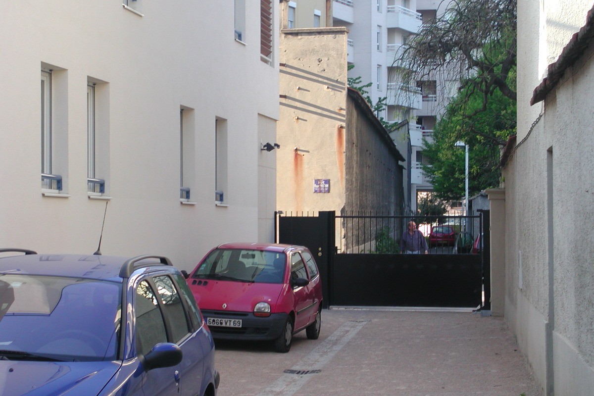 Une place de parking à votre disposition