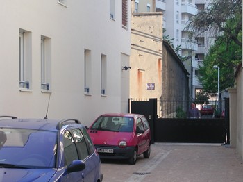 Une place de parking à votre disposition