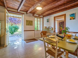 The dining room also serves as the entrance hall