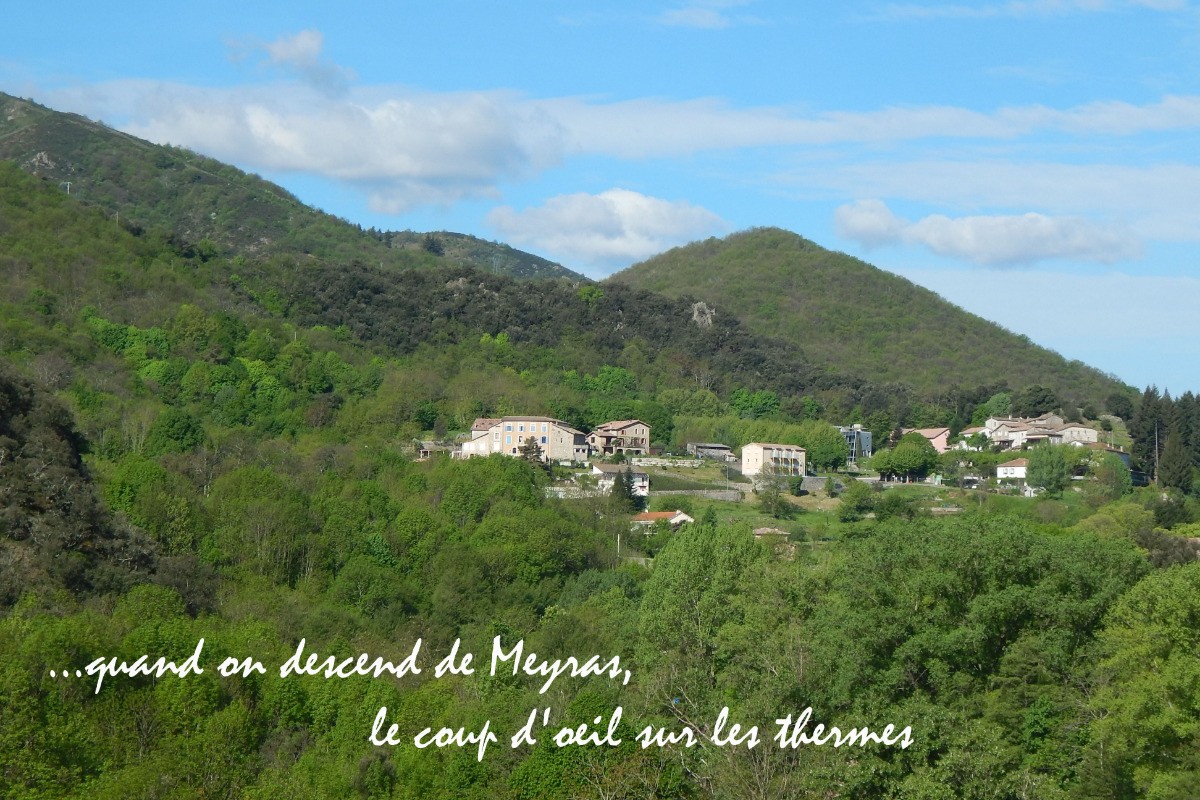 Vue sur les thermes en descendant de Meyras