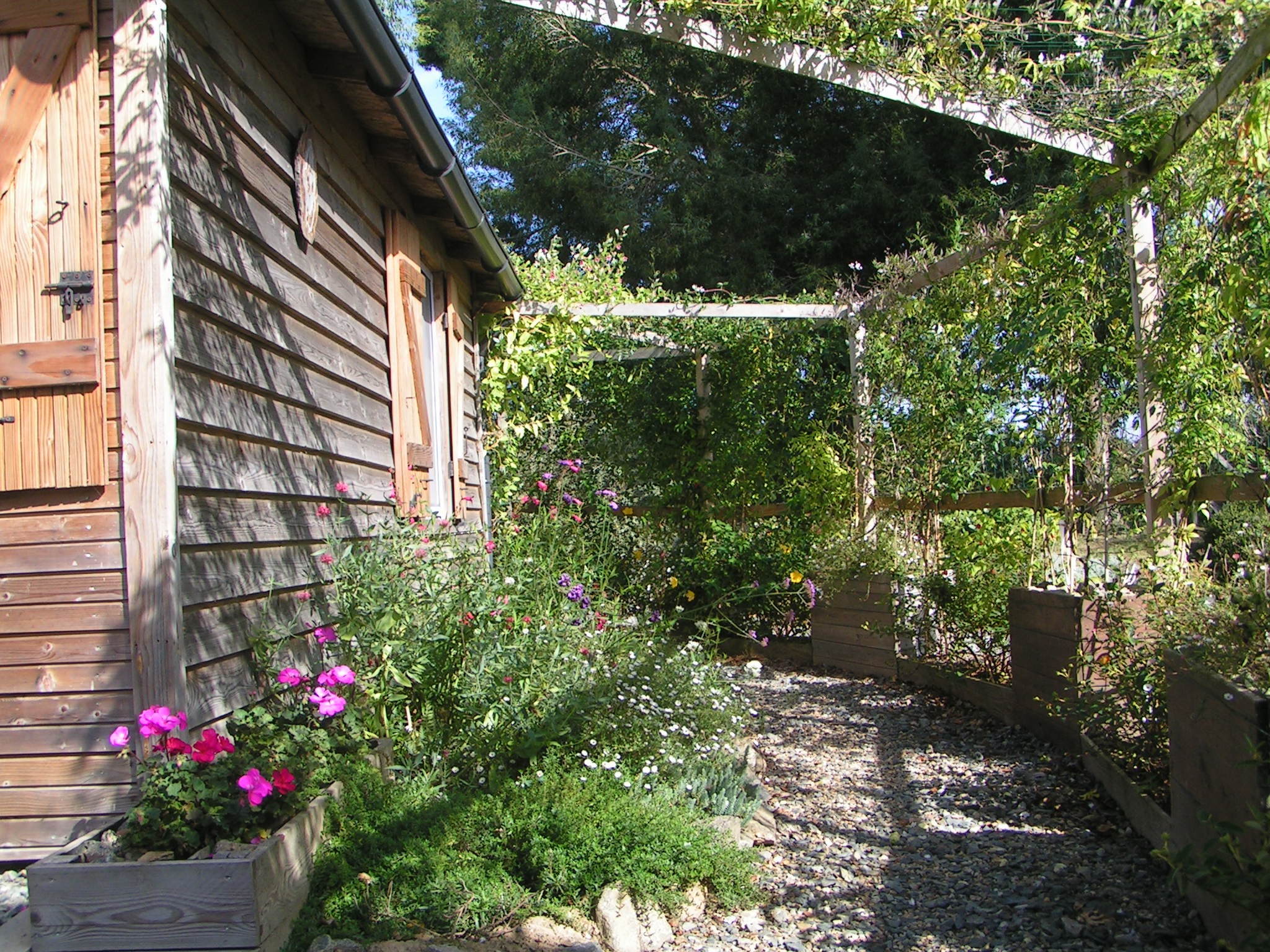 Chalet Mimosa, a flower-filled space